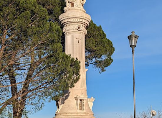 italy/rome/trastevere/landmark/faro-di-roma