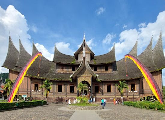 indonesia/west-sumatra/landmark/istano-basa-pagaruyung