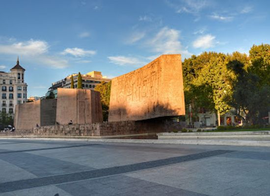 spain/madrid/salamanca/landmark/descubrimiento-garden