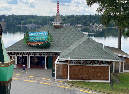new-hampshire/lakes-region/landmark/canobie-lake-park