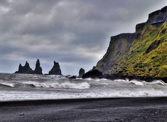 iceland/vík-í-mýrdal/landmark/reynisdrangar-view