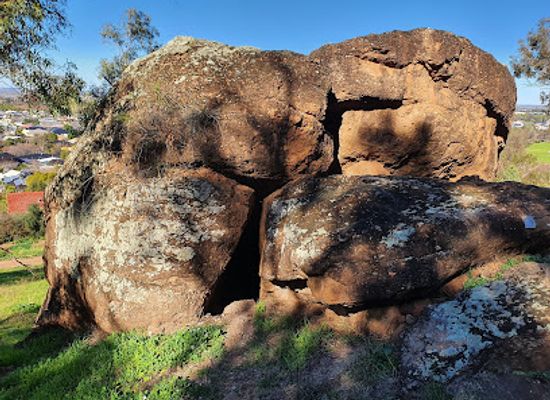 australia/illawarra/landmark/hermit-s-cave