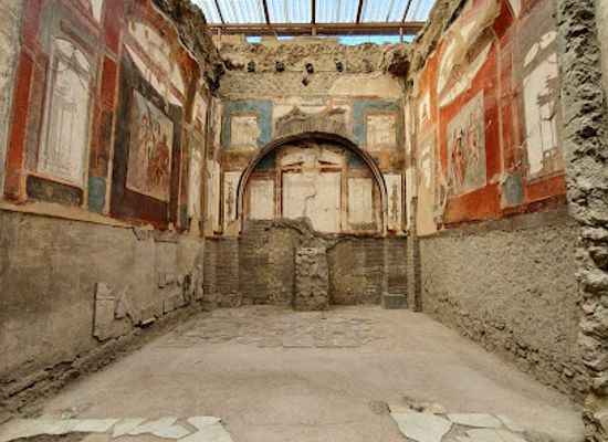 italy/herculaneum/landmark/sacello-degli-augustali