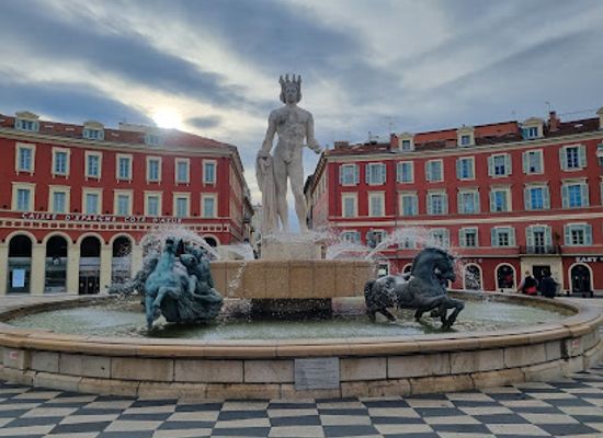 france/nice/promenade-des-anglais/landmark/fontaine-du-soleil