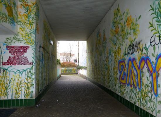 austria/lower-austria/landmark/wohnhausanlage-mit-wandmalereien