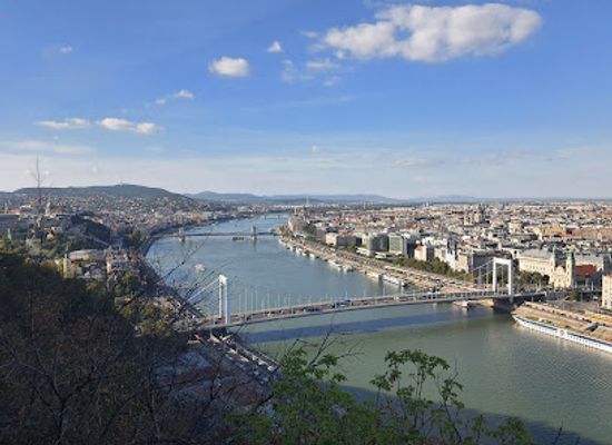 hungary/budapest/gellert-hill/landmark/gellert-hill-vista-point