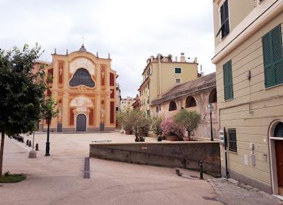 italy/genoa/landmark/piazza-di-sarzano