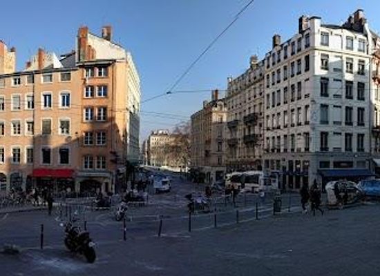france/lyon/landmark/pl-saint-paul