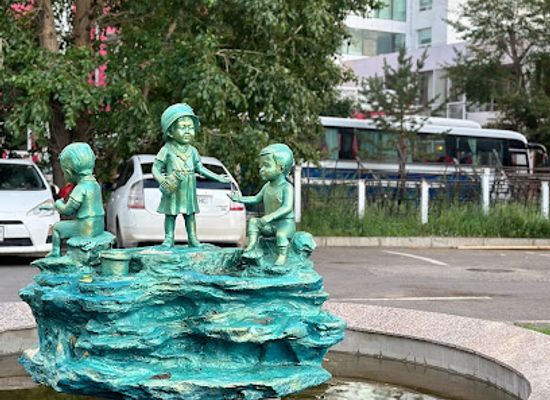 mongolia/ulaanbaatar/landmark/playing-kids-fountain