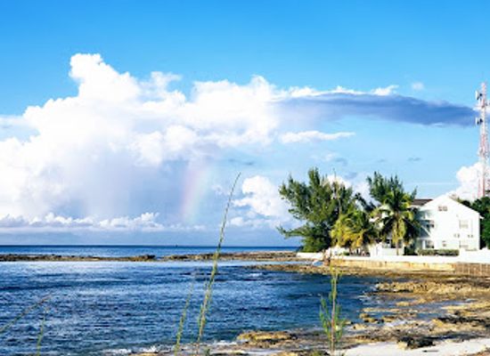 the-bahamas/nassau/cable-beach/landmark/sea-wall-west-bay-street