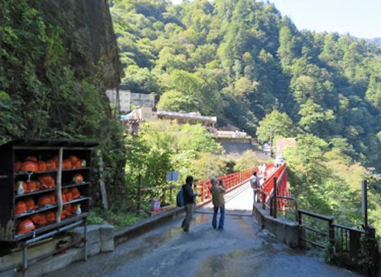 japan/etchu/landmark/man-eating-rock