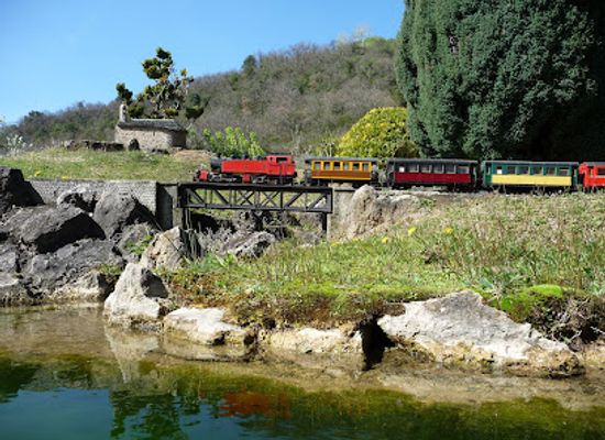 france/rhone-alpes/landmark/jardin-des-trains-ardechois