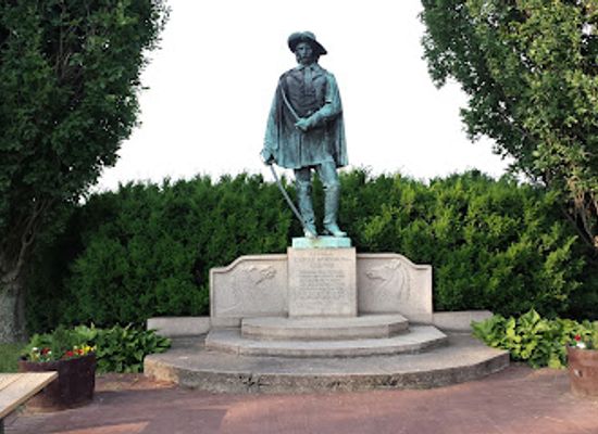 ohio/western-reserve/landmark/custer-monument