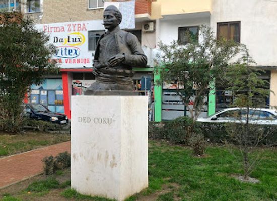 albania/lezhe/landmark/statue-ded-coku-lezhe-albania