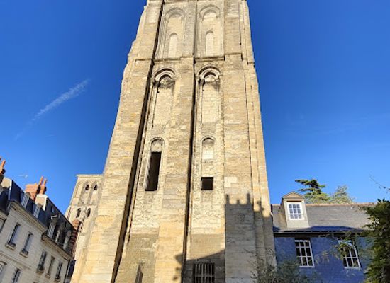 france/tours/landmark/tour-de-l-horloge