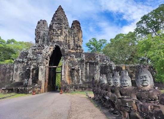 cambodia/siem-reap/landmark/tonle-om-gate-southern-gate