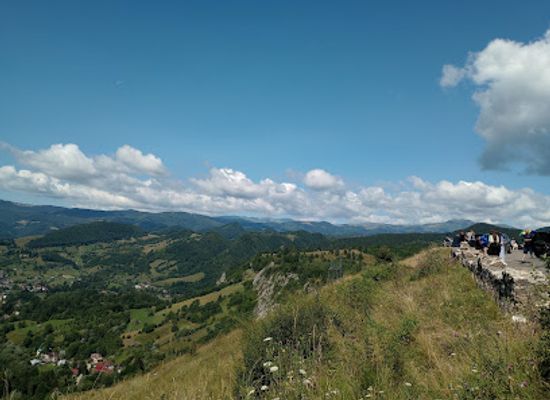 romania/gorj/landmark/the-gate-of-the-kiss