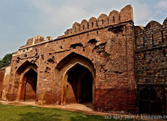 india/delhi/landmark/martello-tower-delhi-wall
