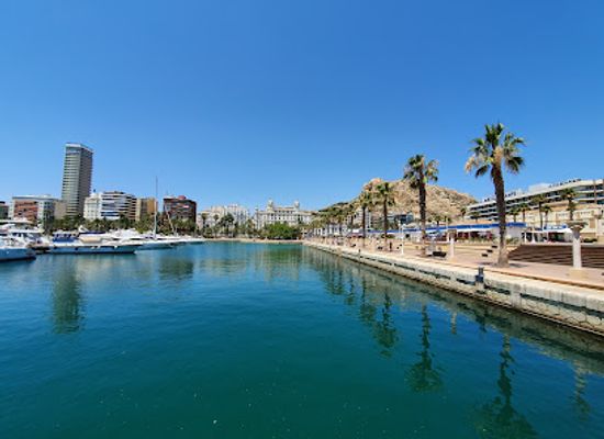 spain/alicante/puerto-de-alicante/landmark/queen-s-staircase