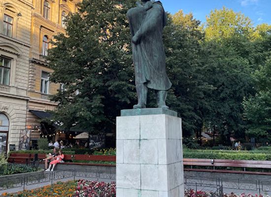 hungary/central-hungary/landmark/endre-ady-statue