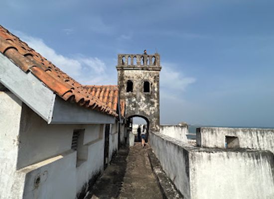ghana/cape-coast/landmark/ahomka-fie