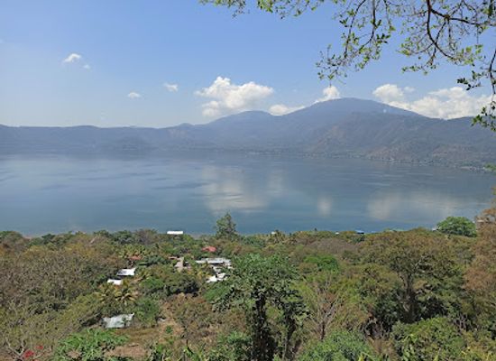 el-salvador/lake-coatepeque/landmark/restaurante-las-palmeras