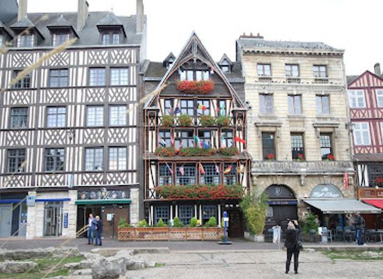 france/rouen/vieux-rouen/landmark/place-du-vieux-marche