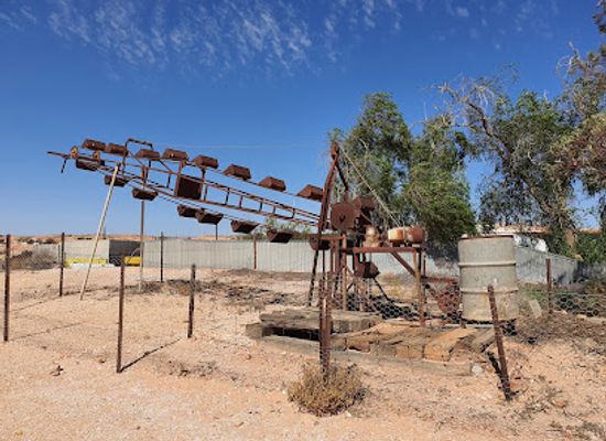 australia/outback/landmark/faye-s-underground-home