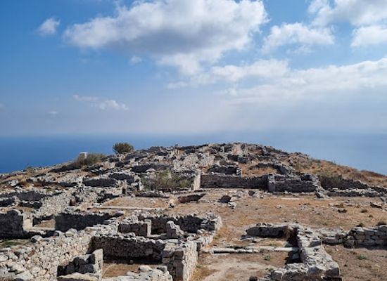 greece/santorini/landmark/ancient-thera-admission-building