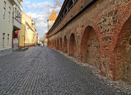 romania/sibiu-area/landmark/city-wall