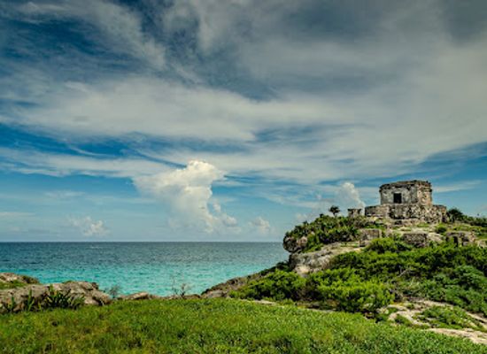 mexico/tulum/landmark/templo-del-dios-del-viento