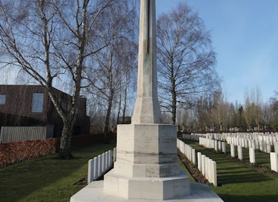 belgium/ypres/landmark/la-brique-military-cemetery-no-2