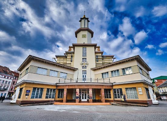 ukraine/ivano-frankivsk/landmark/ivano-frankivska-ratusha