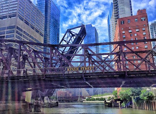 illinois/chicago/river-north/landmark/chicago-northwestern-railway-bridge