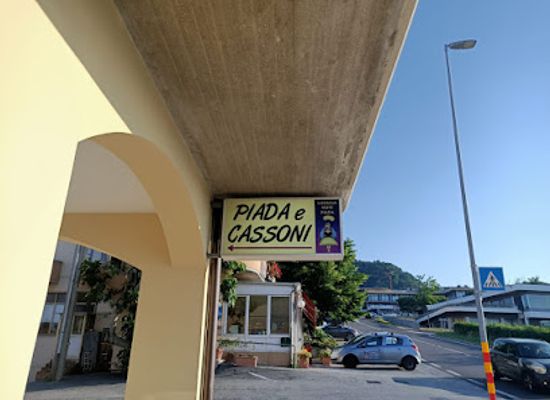san-marino/borgo-maggiore/landmark/l-angela-veste-piada