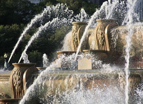 illinois/corn-belt/landmark/clarence-f-buckingham-memorial-fountain