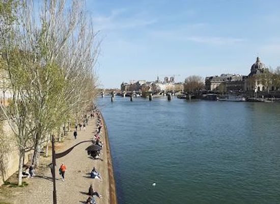 france/ile-de-france/landmark/quai-francois-mitterrand