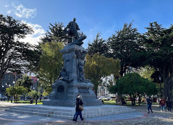 chile/punta-arenas/landmark/puerto-del-estrecho-tender-port