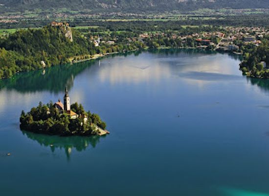 slovenia/bled/landmark/mamut-slovenia-tourist-agency-in-bled-offering-day-trips-outdoor-activities-transfers-bikes