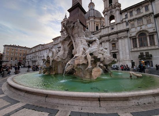 italy/rome/piazza-navona/landmark/touristation-navona