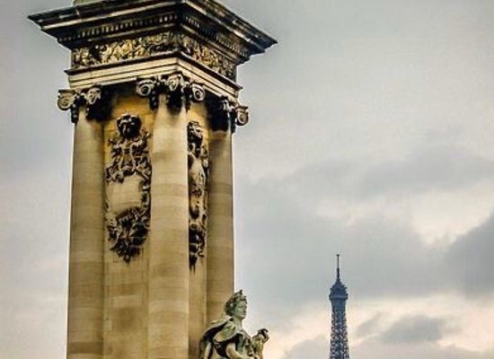 france/paris/champs-elysees/landmark/statue-du-general-charles-de-gaulle