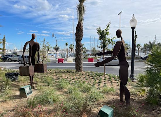spain/alicante/puerto-de-alicante/landmark/monumento-a-los-pied-noir