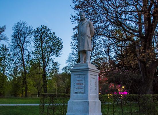austria/graz/geidorf/landmark/statue-moritz-ritter-von-franck-schopfer-des-stadtparkes