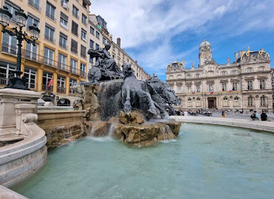 france/lyon/landmark/place-des-terreaux