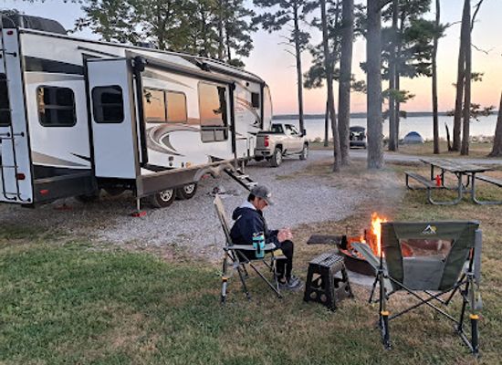 illinois/little-egypt/landmark/crab-orchard-campground