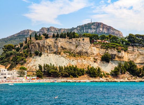 france/cassis-calanques/landmark/plage-de-la-grande-mer