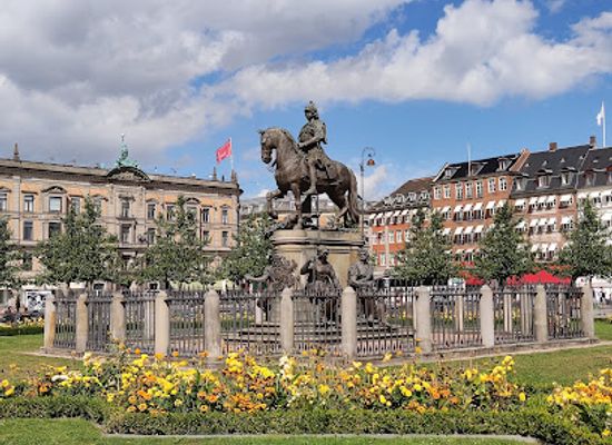 denmark/copenhagen/indre-by/landmark/the-king-s-new-square