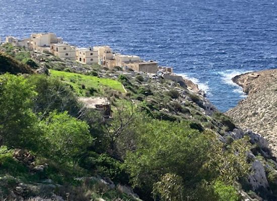 malta/blue-grotto/landmark/lookout-with-parking-and-picnic-tables