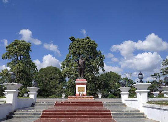 laos/savannakhet-province/landmark/nouhak-phoumsavanh-memorial-park
