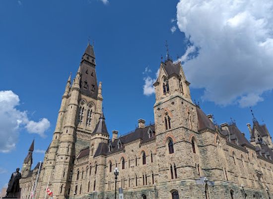 canada/ottawa/parliament-hill/landmark/prime-minister-lester-b-pearson-monument